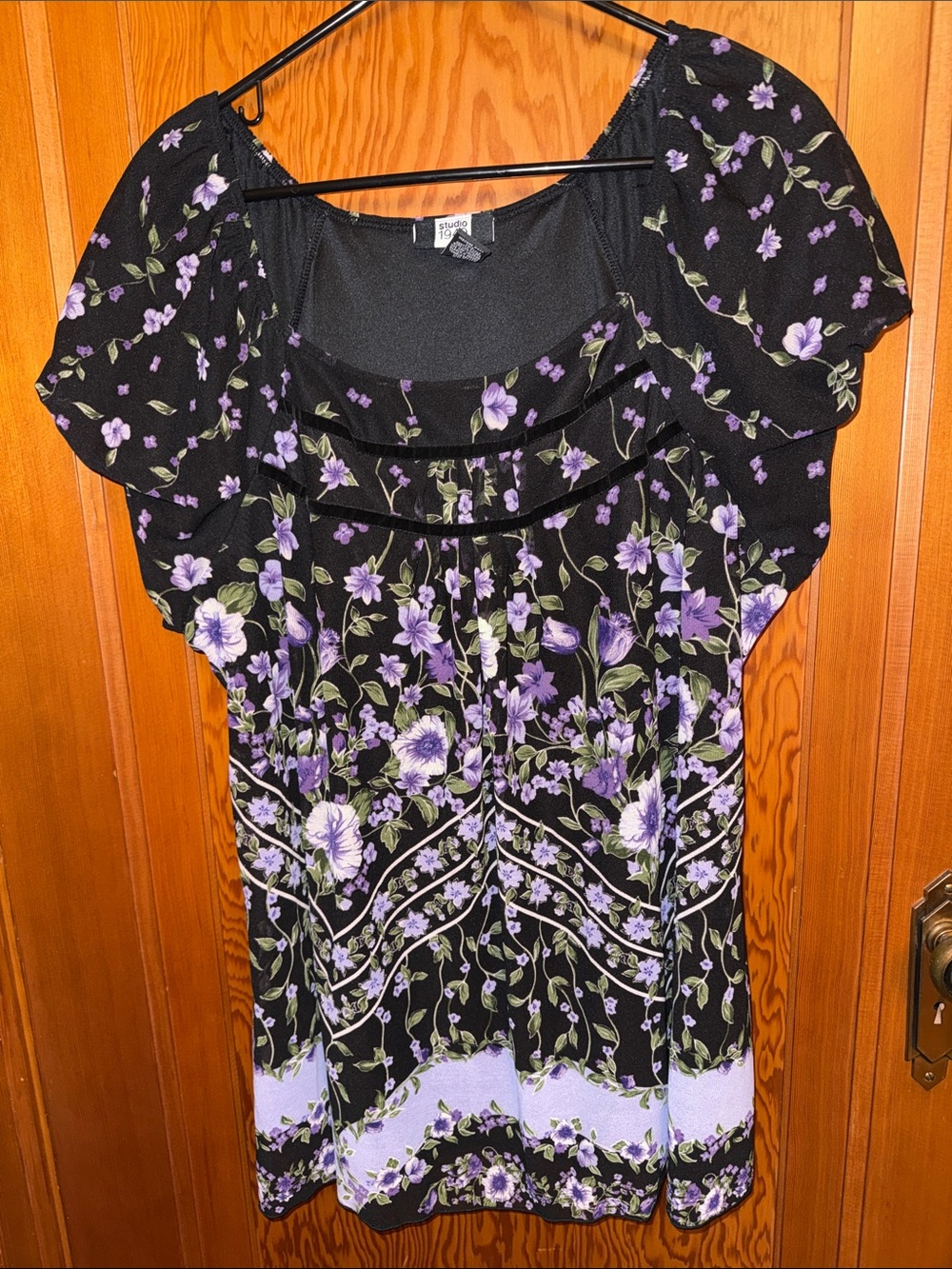 Studio 1940 Black Floral Scoop Neck Women's Top - Purple Floral